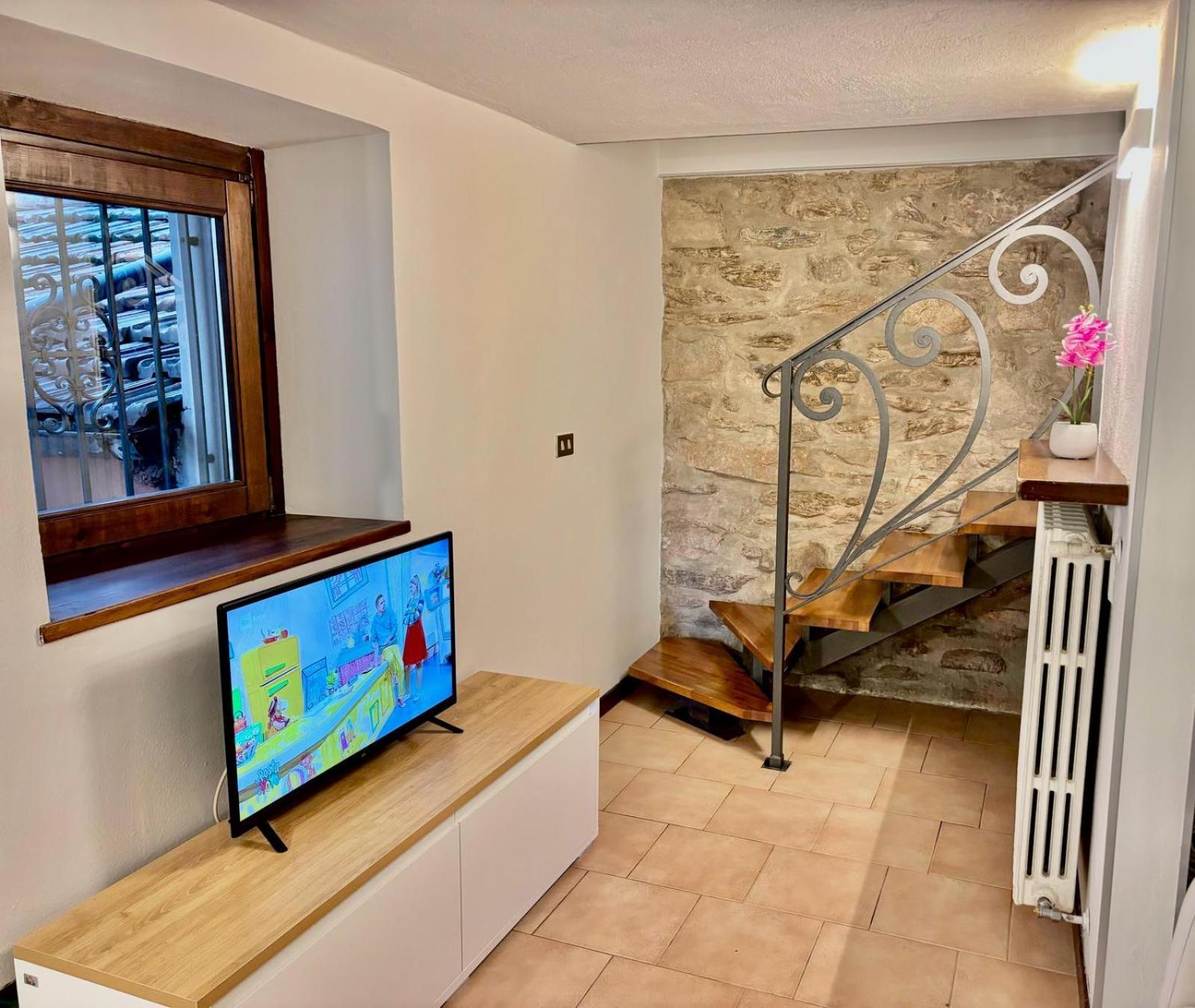 Vittoria Holiday House - Tulip Apartment And Tulip Room Стреза Екстер'єр фото