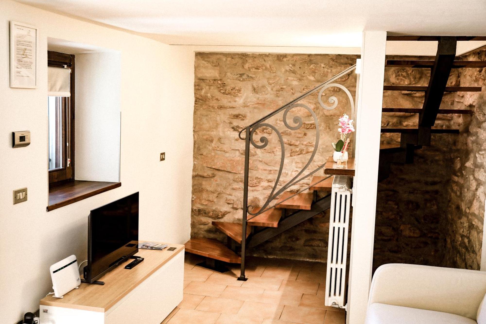 Vittoria Holiday House - Tulip Apartment And Tulip Room Стреза Екстер'єр фото
