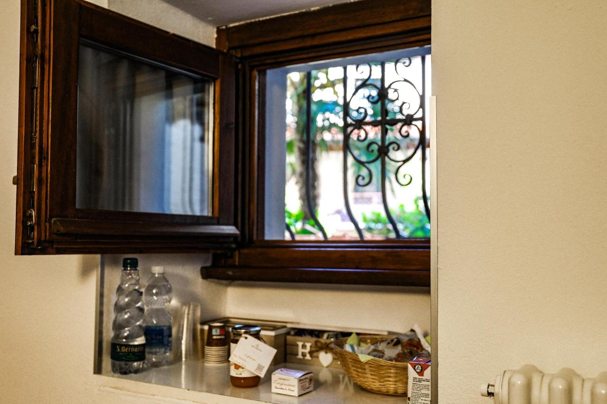 Vittoria Holiday House - Tulip Apartment And Tulip Room Стреза Екстер'єр фото